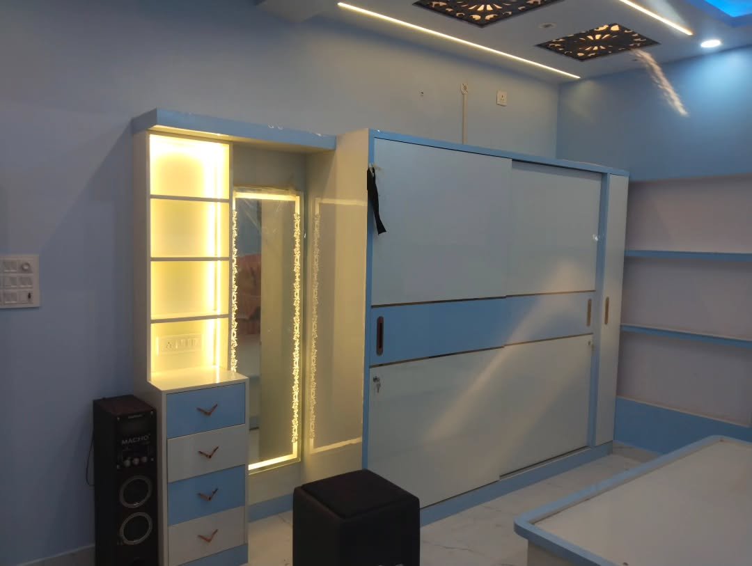 Modular wardrobe with mirror finish and LED lighting by Awadh Interior, Lucknow